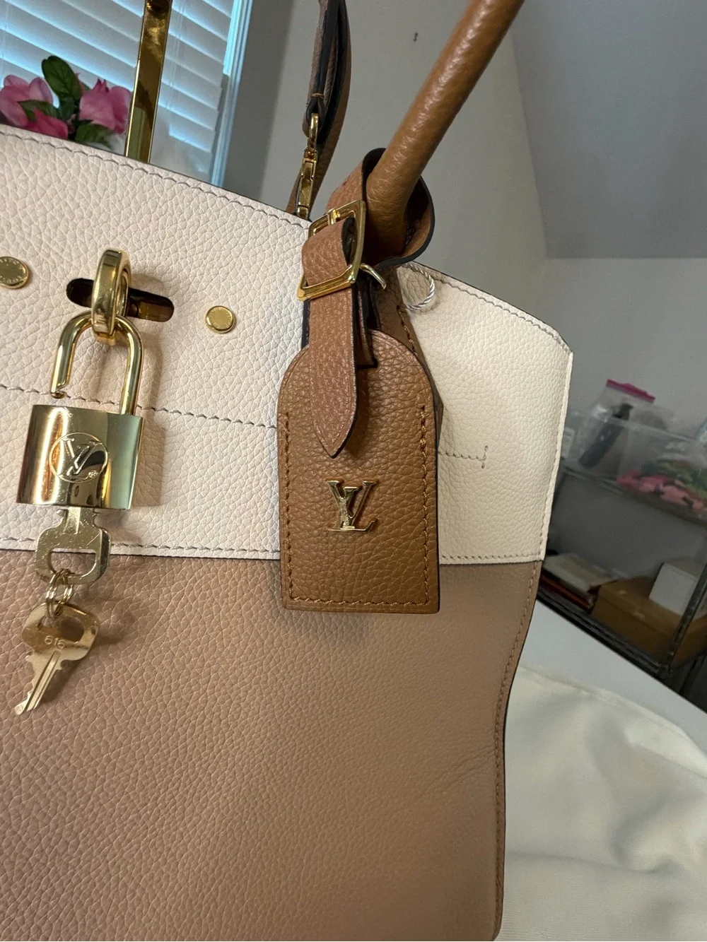 Authentic Louis Vuitton City Steamer PM Two-Tone Tan & Cream Leather Tote COA